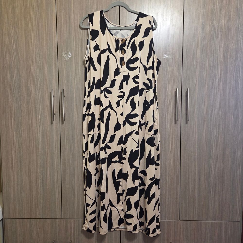 Sleeveless Black and Cream Patterned Dress